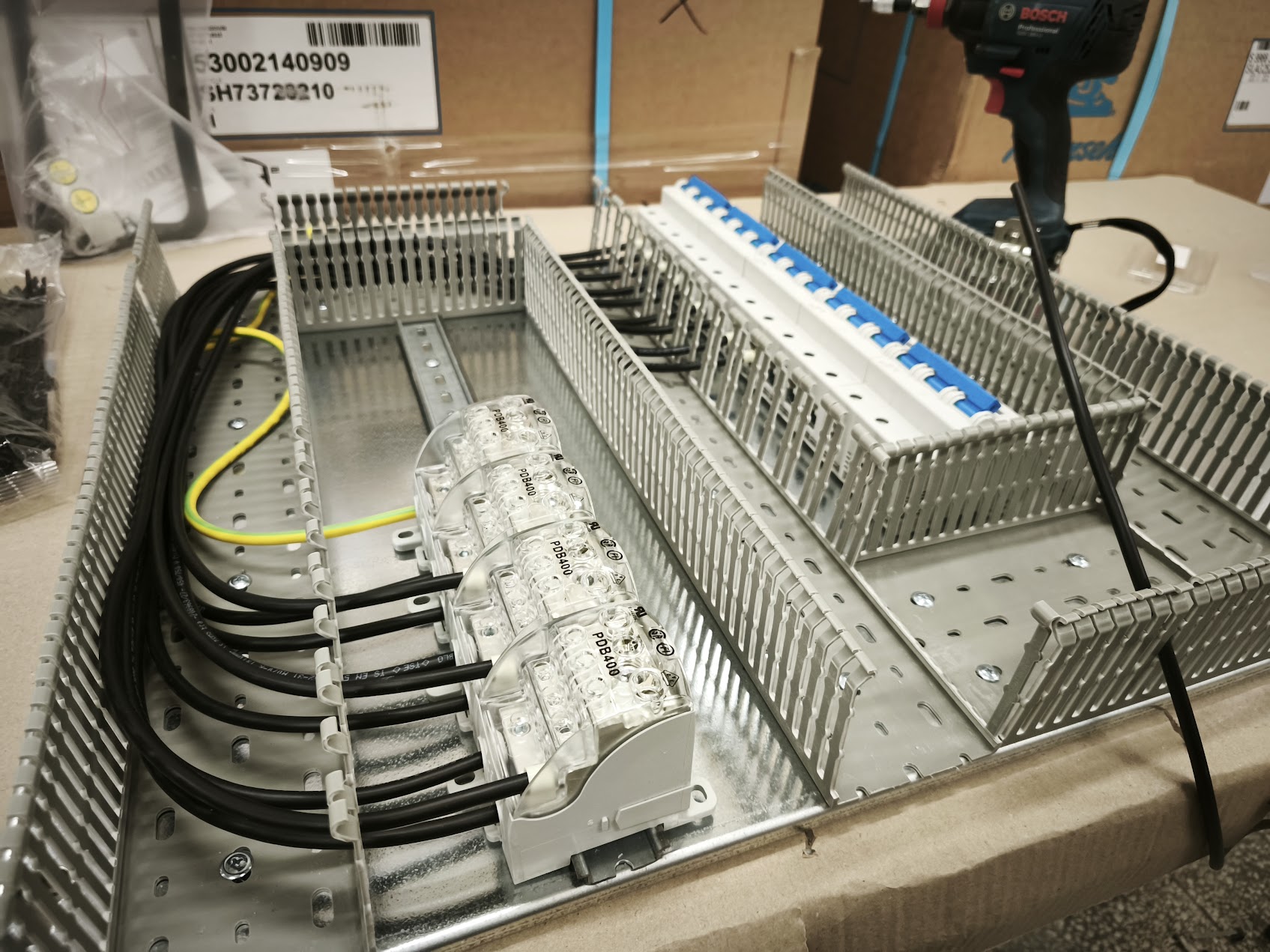 Снимка на електрически табла